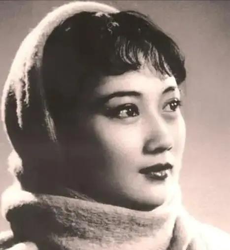 1966年，八一厂已经很乱了，当时厂里私底下流传着一句话：“男的，不如女的，老的