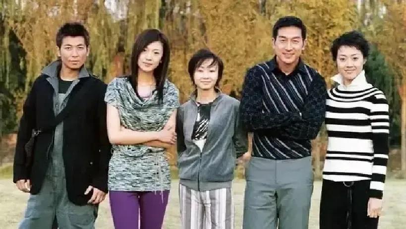 保剑锋老婆在综艺里一句“有人拿老照片蹭热度”，镜头切到《十八岁的天空》剧照，网友