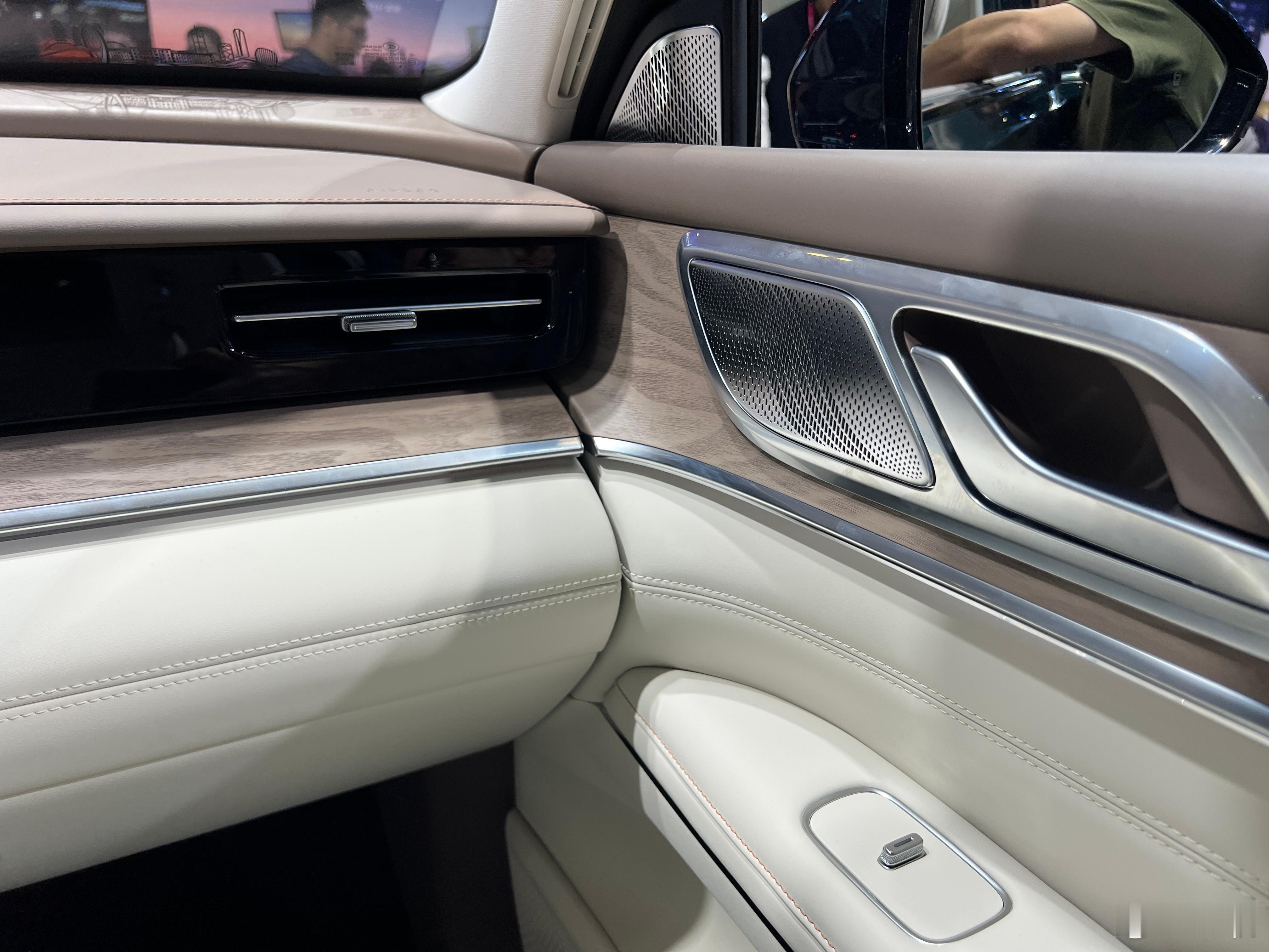 五菱星光L正式在2026北京车展 发布并开启盲订可以理解成这就是一台青春版的华境