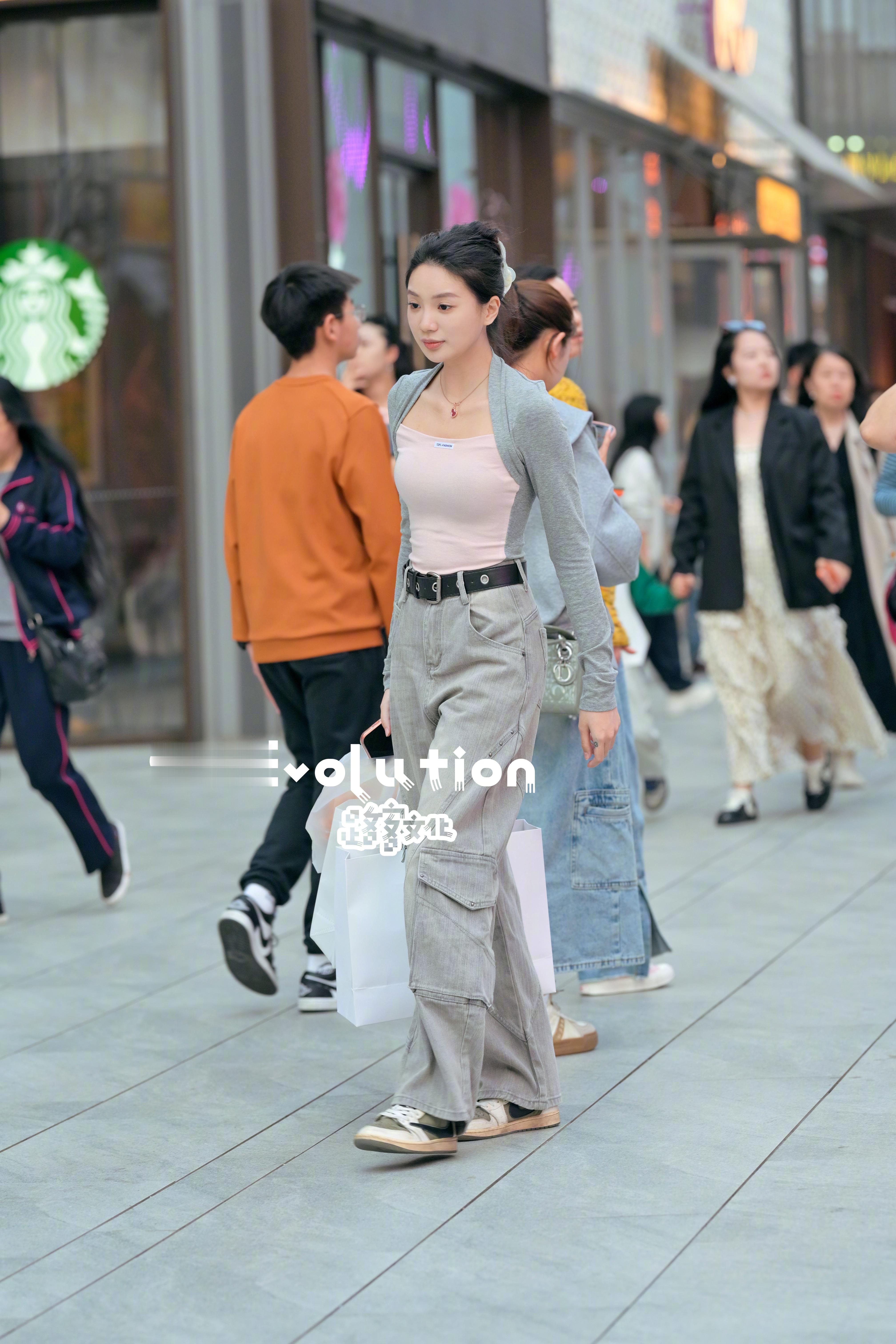 小姐姐好会搭配穿搭不错 