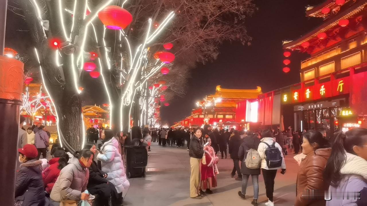 路上遇到老人摔倒了，该不该上去扶中国作为尊老爱幼的传统国家，看到路上有老人摔倒了
