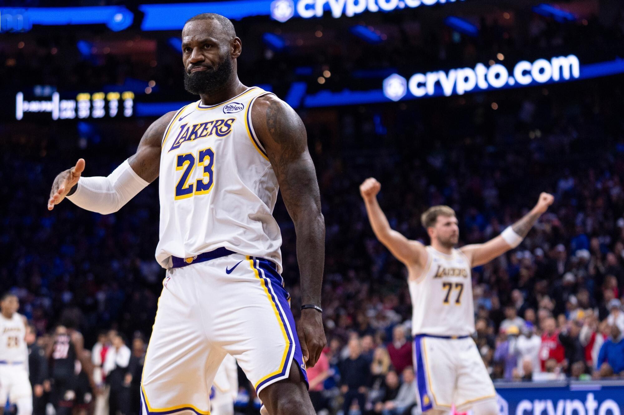 上半场没看（第二节最后几个回合开始看）看了场逆转的比赛，舒服了湖人新年双杀灰熊灰