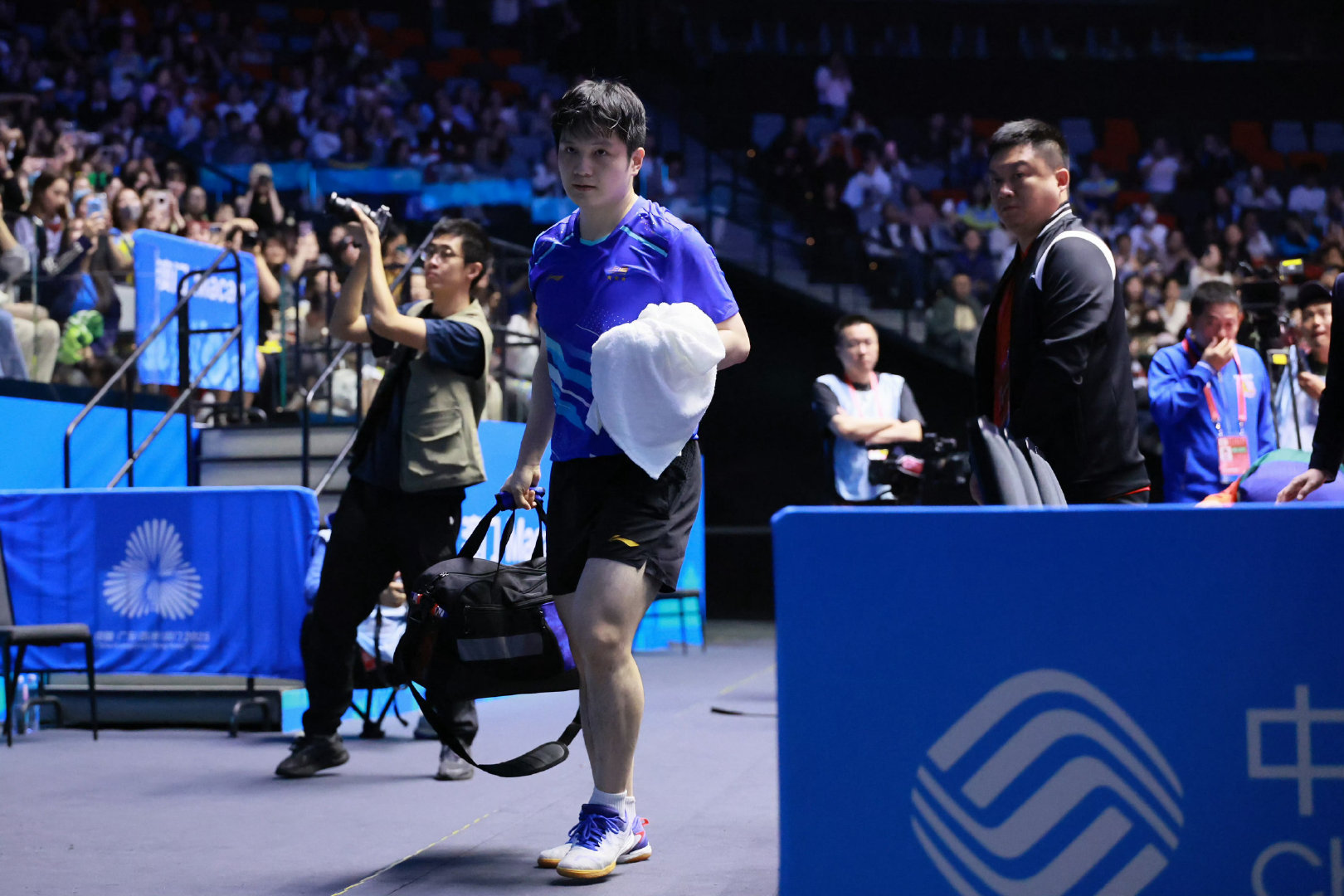 2025全运会乒乓球男单1/4决赛，樊振东4-0横扫孙正，王楚钦4-2战胜林高远