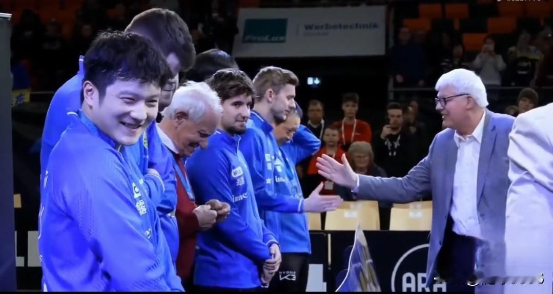 有点意外，当大家还纠结小胖回来不回来的时候，谁也没有想到，小胖将离开萨尔布吕肯队