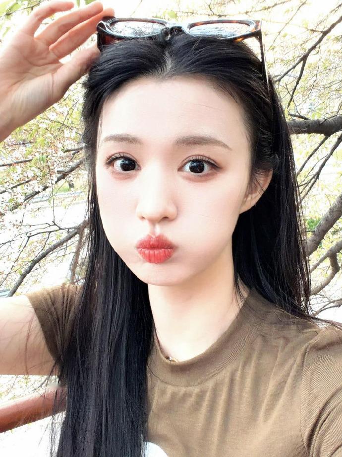 王楚然画完粗眼线眼睛大了一倍 船儿绝美呀 不画眼线两只眼睛也是布灵布灵的美女就是