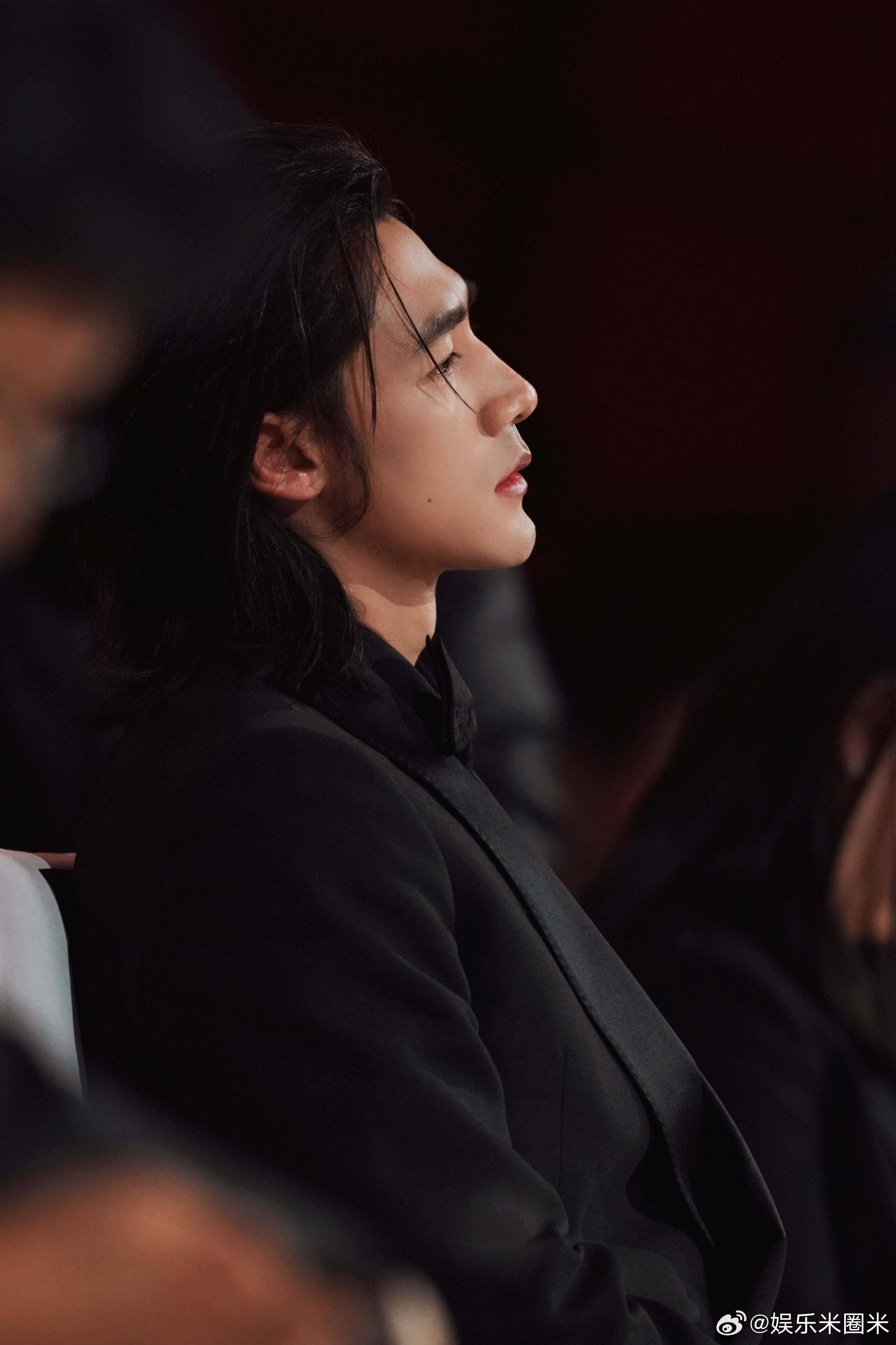 此沙拍镖人沉浸式闯江湖此沙红毯感谢梁家辉成龙 此沙谈及《镖人》好有画面感！实景拍