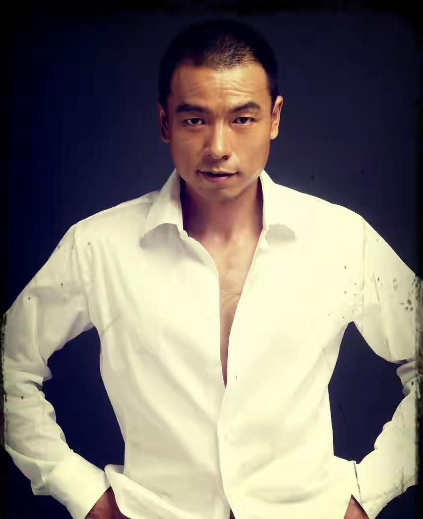 演员王挺说：“我特别不靠谱，不懂爱情，就是在选择的时候，就开始不靠谱，我离过一次