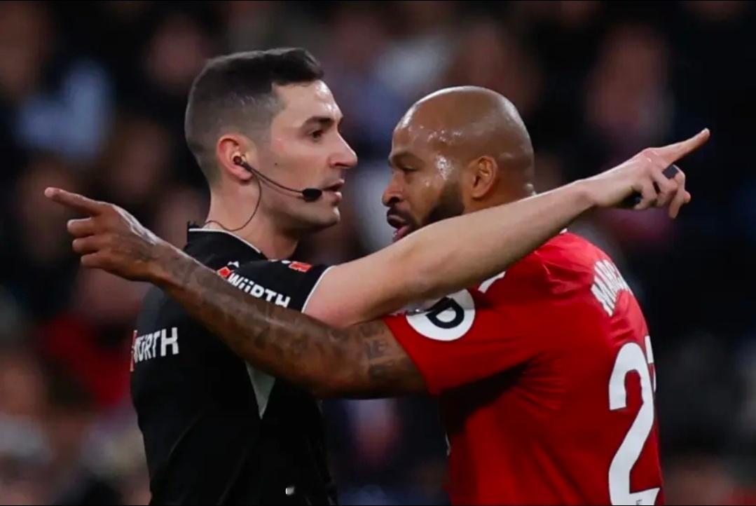 因在对皇马的比赛中辱骂裁判，塞维利亚队长特谢拉被停赛6场在上一轮客场0比2不敌皇