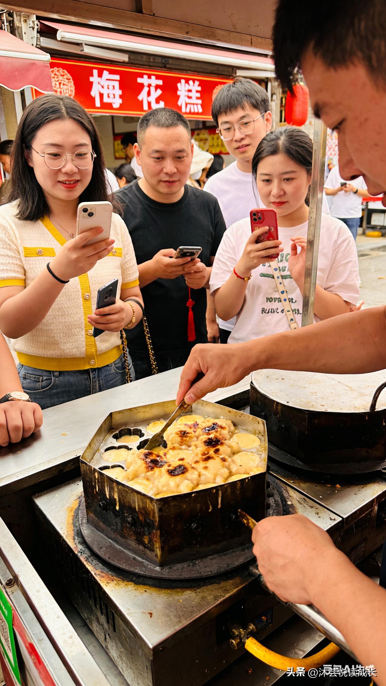 就排队买个梅花糕，被人一句话气得心口疼
 
今天真的太生气了。
 
上街买个梅花