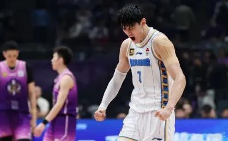 今日，北京男篮官方发文：球队与曾凡博完成续约，将继续身披北京男篮战袍。原文如下：