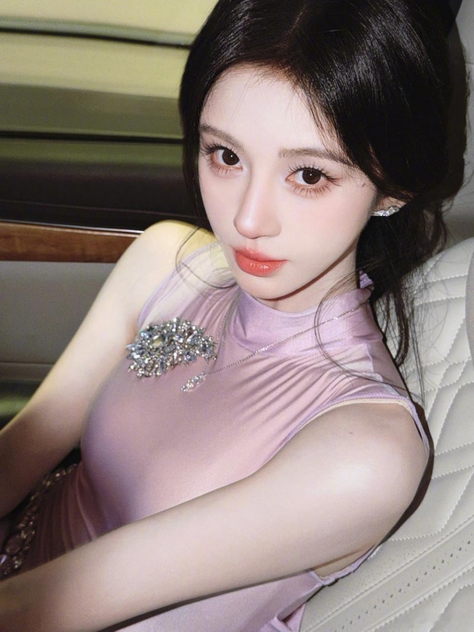 鞠婧祎[超话]鞠婧祎蓝色labubu鞠婧祎wuhu自拍 ​鞠婧祎好美呜呜 ​​​