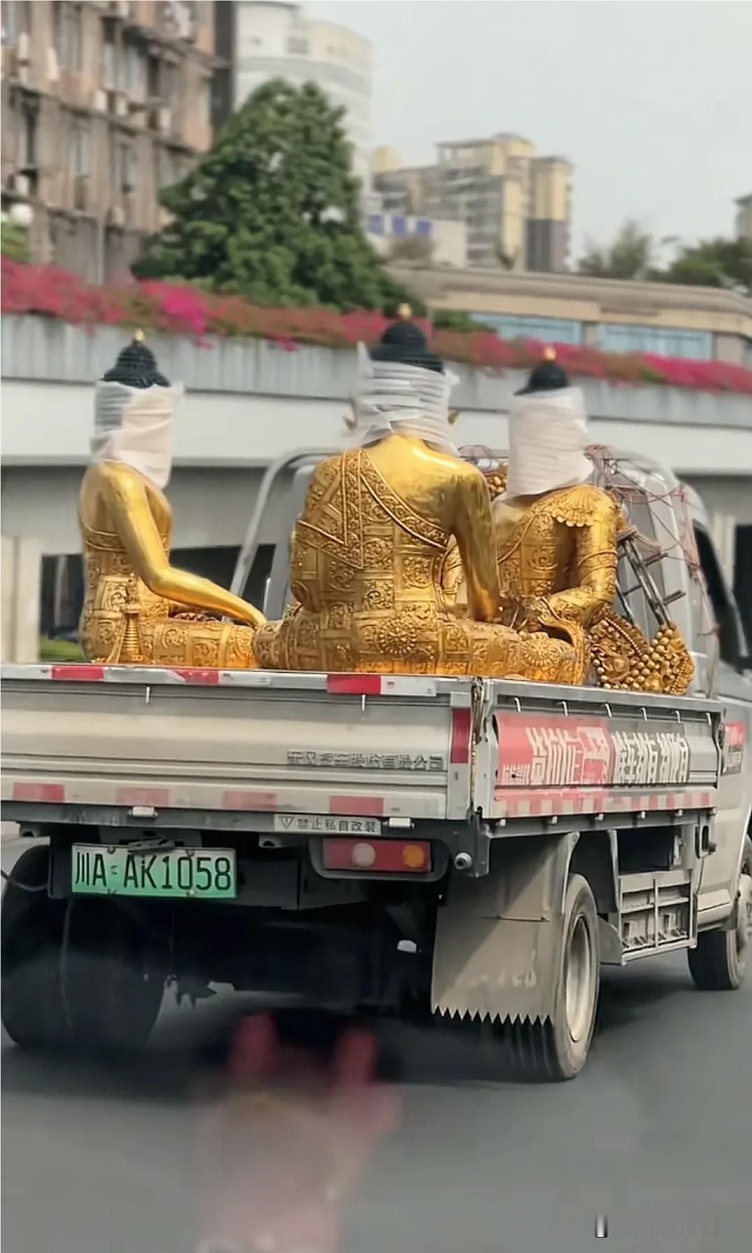 金佛载途，祥瑞满途，这听起来就很让人振奋。在生活中，大家都渴望好运，就像渴望黑暗