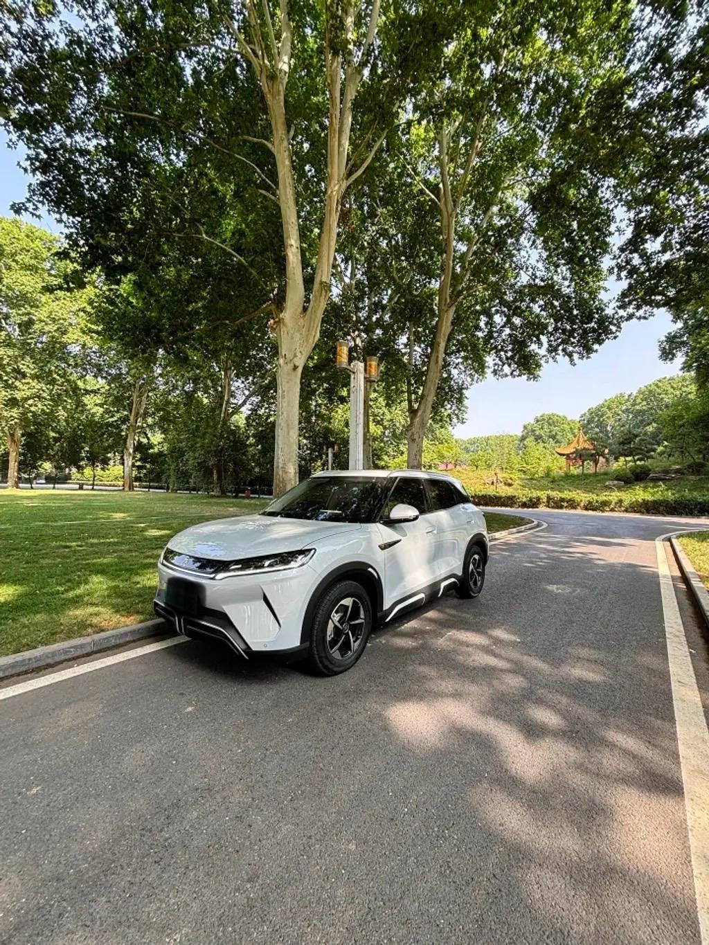 作为一名比亚迪元UP 2024款401km领先型车主，在日常使用中，充电是我绕不