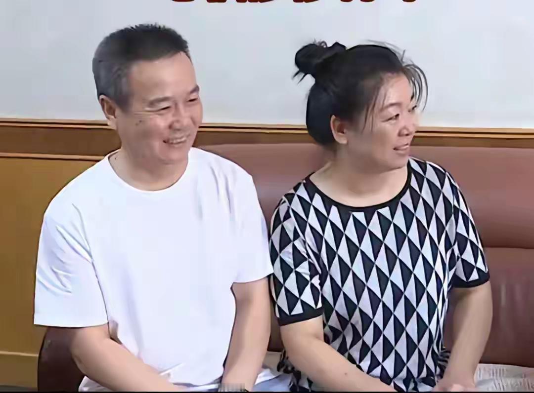 瞧这夫妻俩，这得多大的造化，才能生出莎莎这样的宝贝女儿哩？！
俗话说得好：人间至