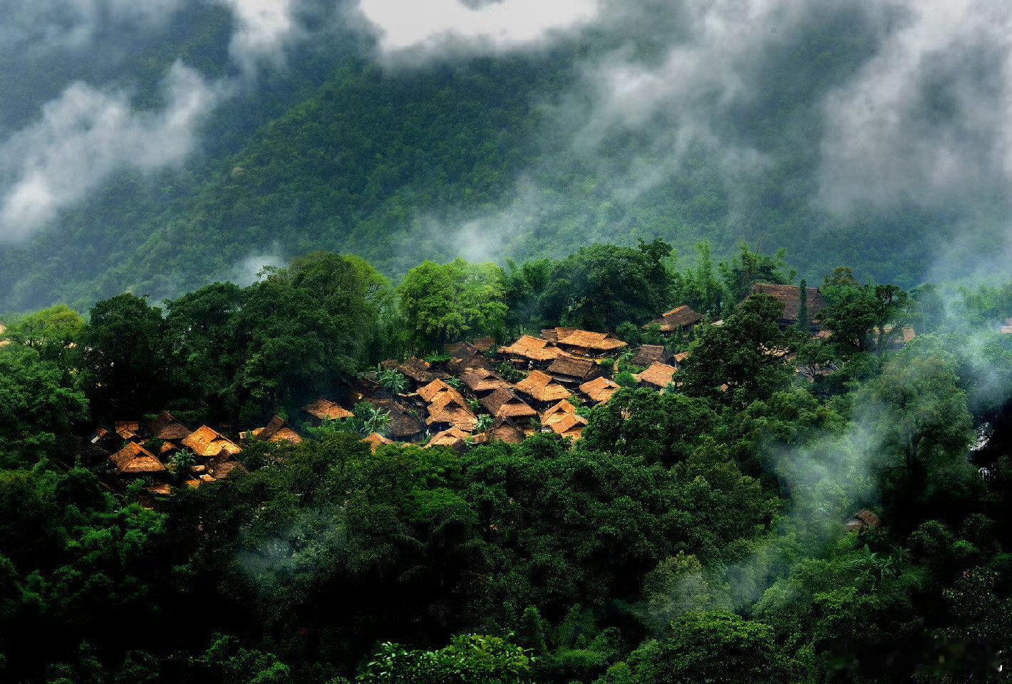 云南这五年云南坚持以文塑旅、以旅彰文，推动文旅深度融合。一方面，加强文化遗产保护