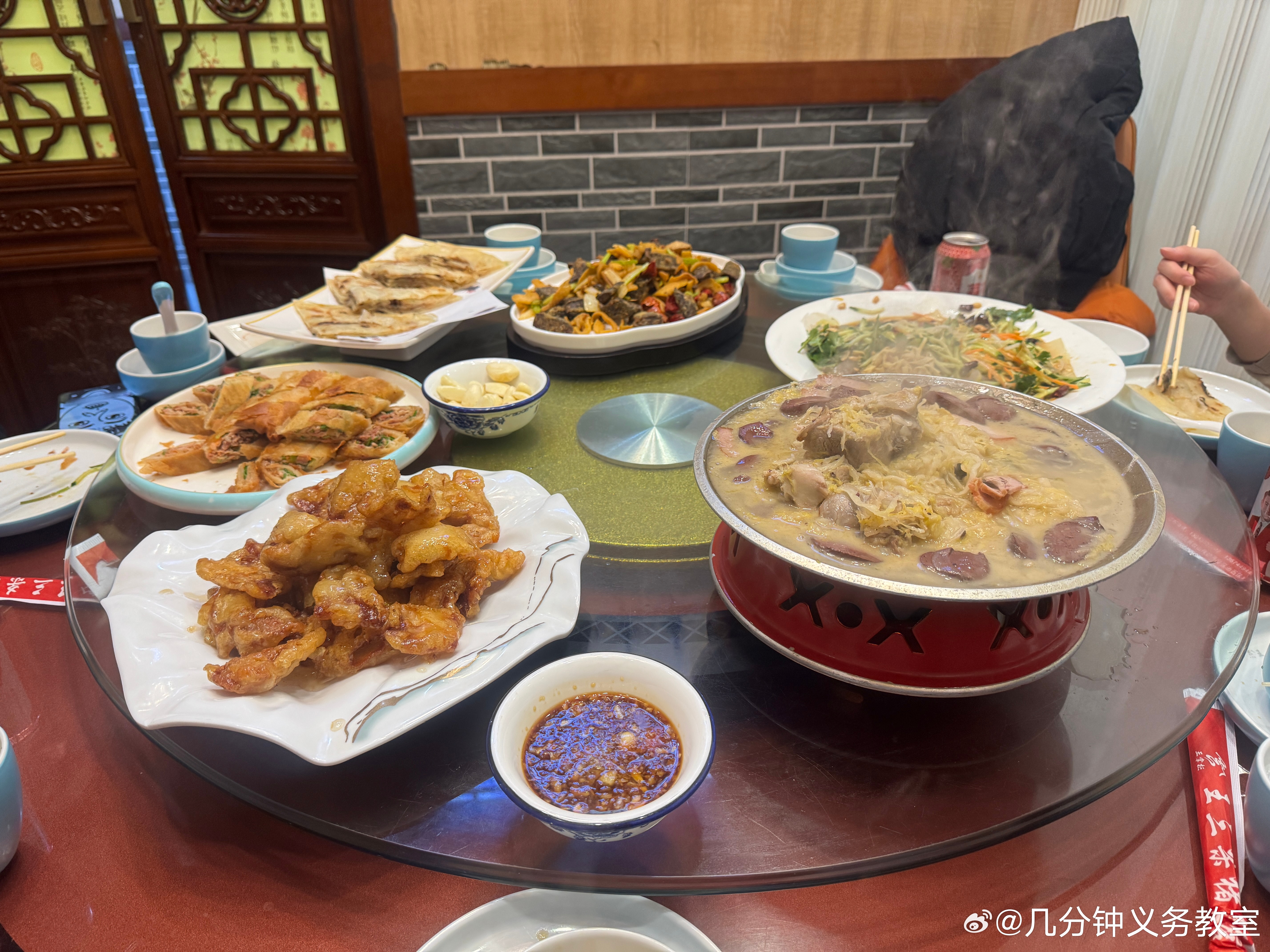 晚上吃杀猪菜，这一桌子一共184 