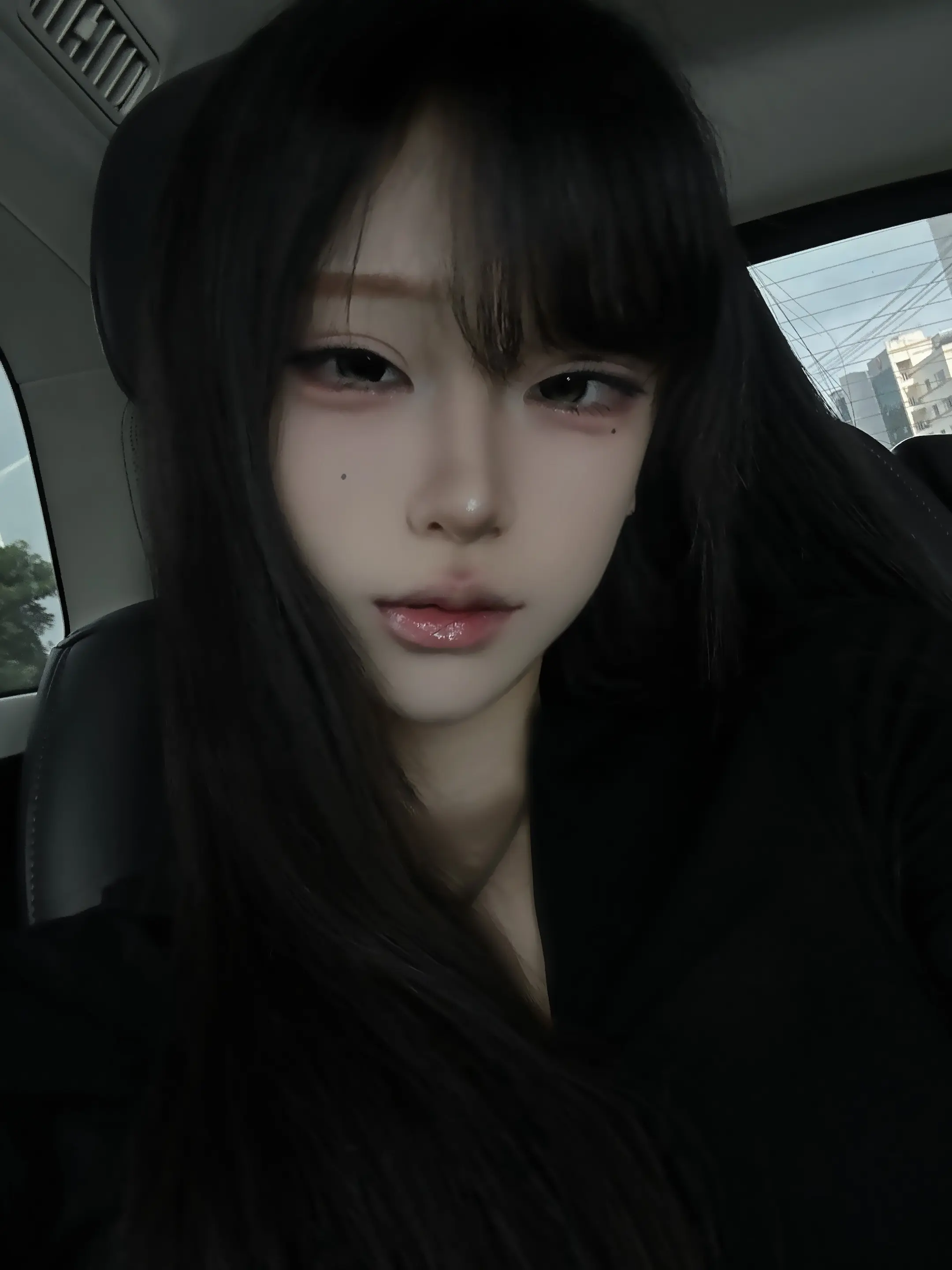 我试着向前走 其实回头看了好久 我无法和过去做出割舍 也不会再有新的幸福