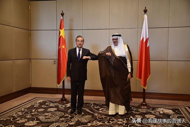 王毅这通电话接得漂亮！4月2日，巴林外交大臣主动来电求援，王毅当场把话挑明：安理