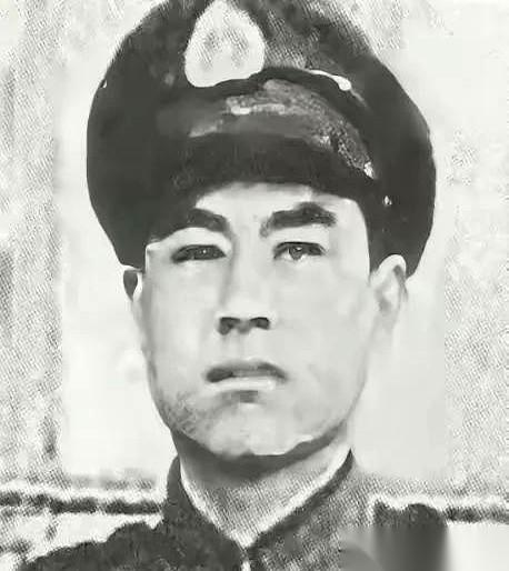 侵华日军总司令，冈村宁次，家里被搬空了。
你没听错，就是那个头号战犯。贴身带的配