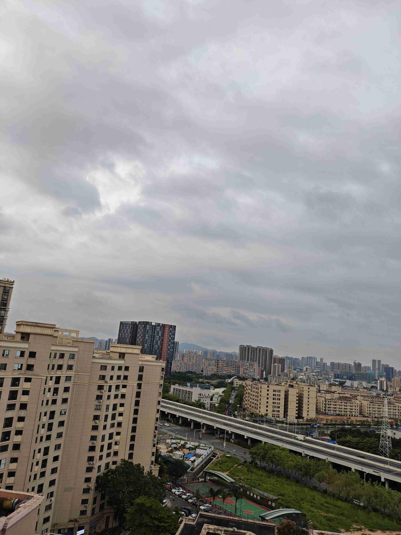 我的今日状态：😁轻松愉快
我这里的天气：☁️阴天深圳今日阴天，气温26度到33