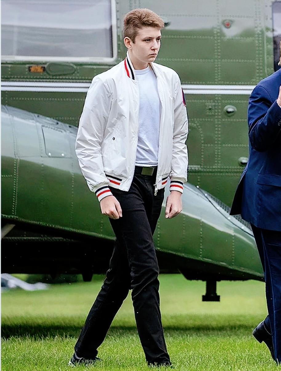 喊特朗普的小儿子巴伦上战场？美国人怒的是“权贵定战争，普通人卖命”。
 
此前美