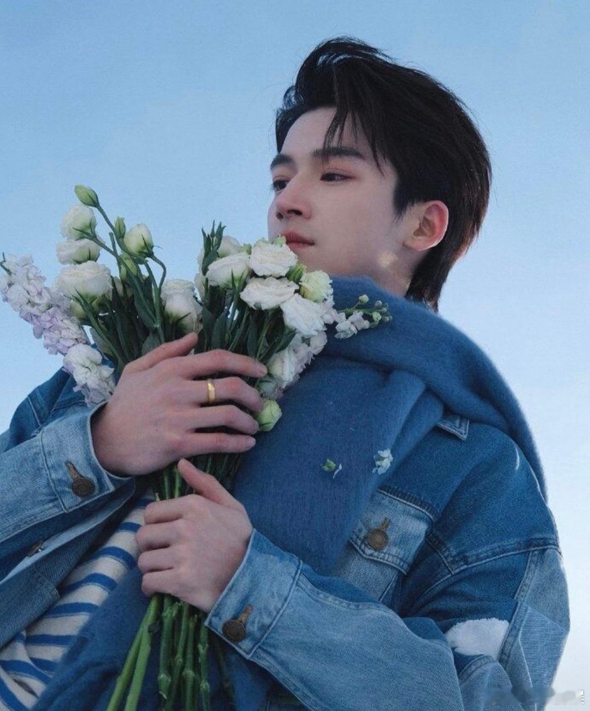 曝花少8已定吴君如王星越网传花少8确定王星越吴君如不知道啊，既然要王星越来了那就