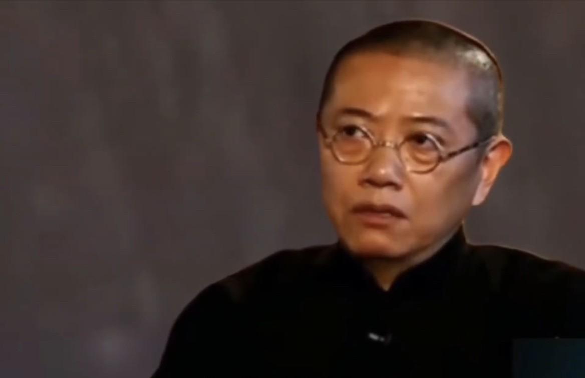 陈丹青以前接受采访说：美国有钱人低调、朴实、自然真实，有教养、高趣味、高品质，中