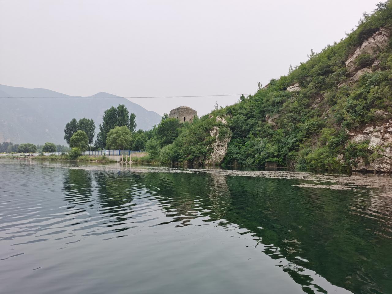 底分型是低吸的必要条件
缠祖的一个重要结论，就是底顶分型。底部会有一个分型，进行