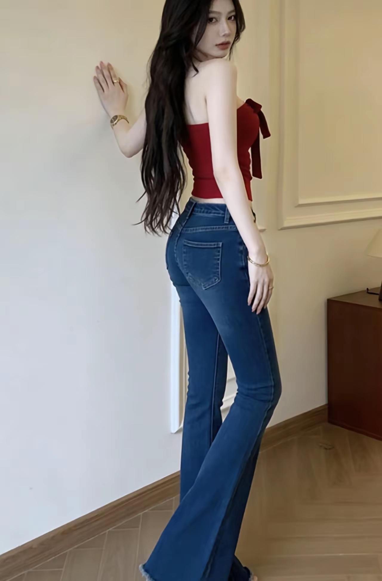 1130、悼念张雪峰
三月未尽分外冷，
导师陨落姑苏城，
世间再无张公子，
寒门