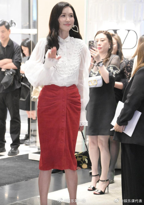 林志玲回应复出拍戏 据港媒，林志玲出席品牌活动时回应时隔 8 年拍摄《玉兰花开君