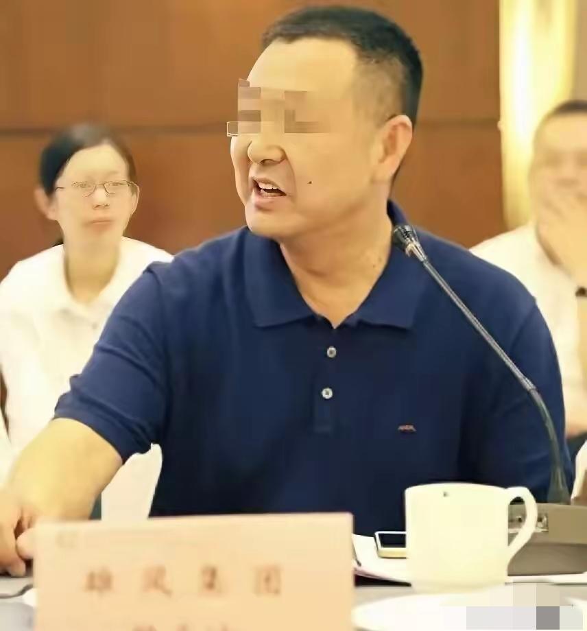 浙江一名六十来岁的商人陈金迪，身上欠了银行大概20亿元的债务没还，反而被人发现他