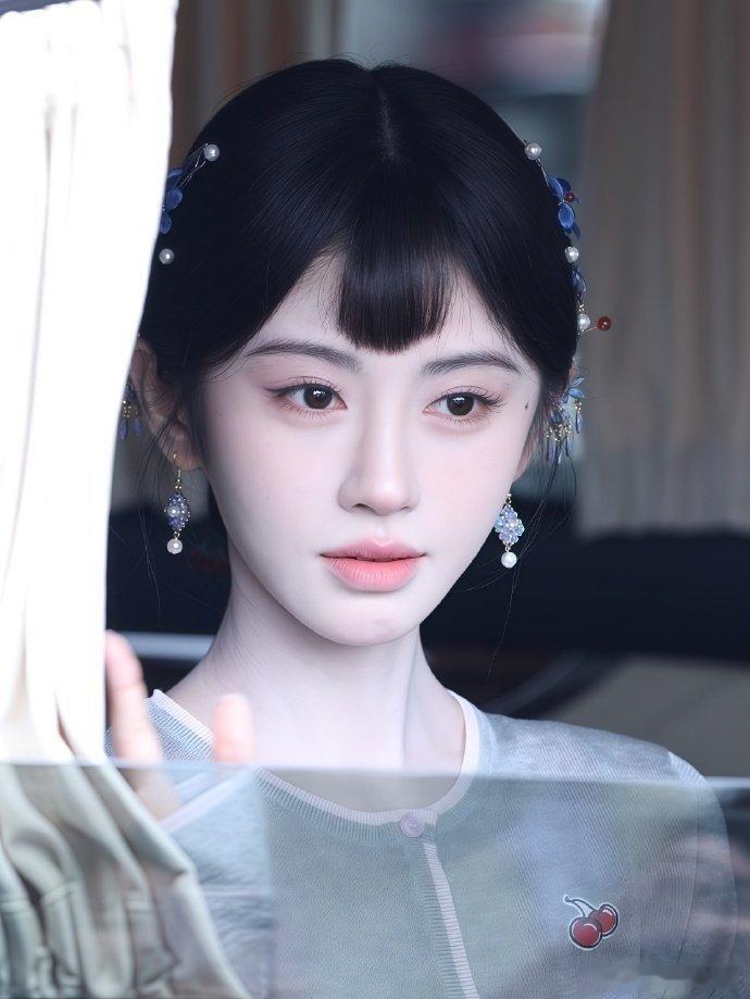 鞠婧祎民国风齐刘海鞠婧祎一字式前刘海造型 这个鞠婧祎真的好好看！ 