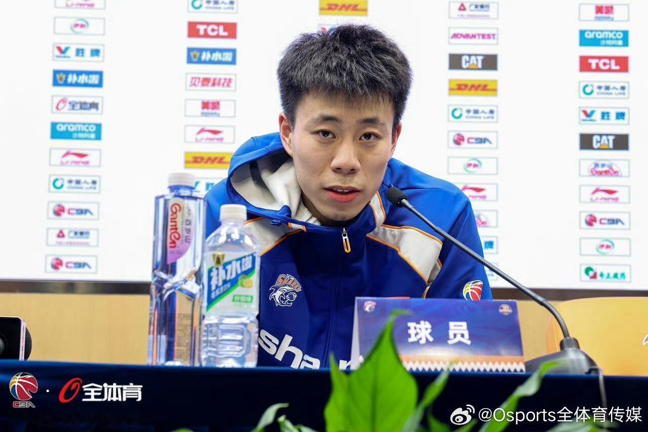 张镇麟 根据记者的消息金金将顶替受伤的孙铭徽和取消注册的外援约克递补进入CBA全