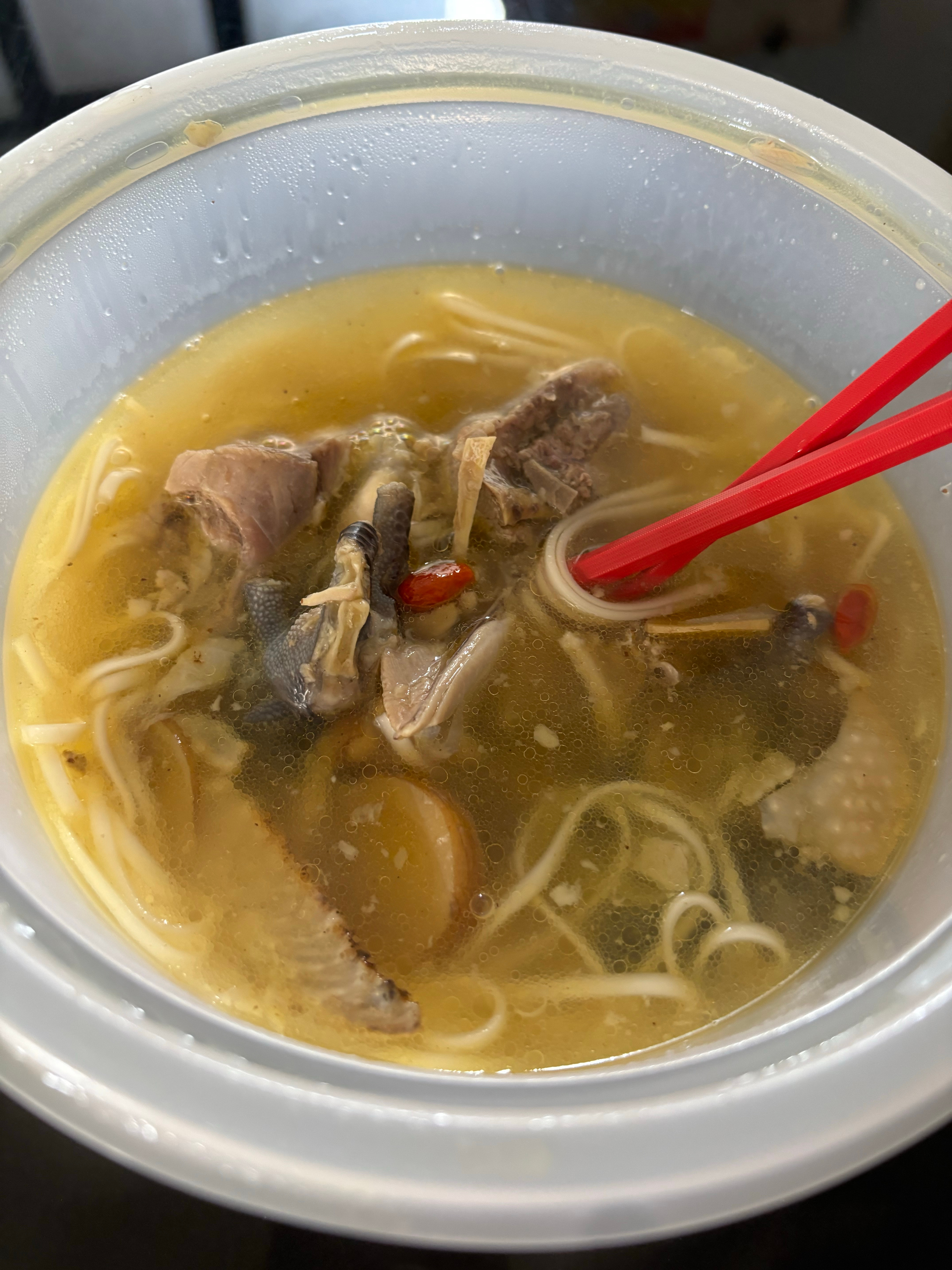 早安 昨晚的鸡汤今早继续面条 炒鲜美