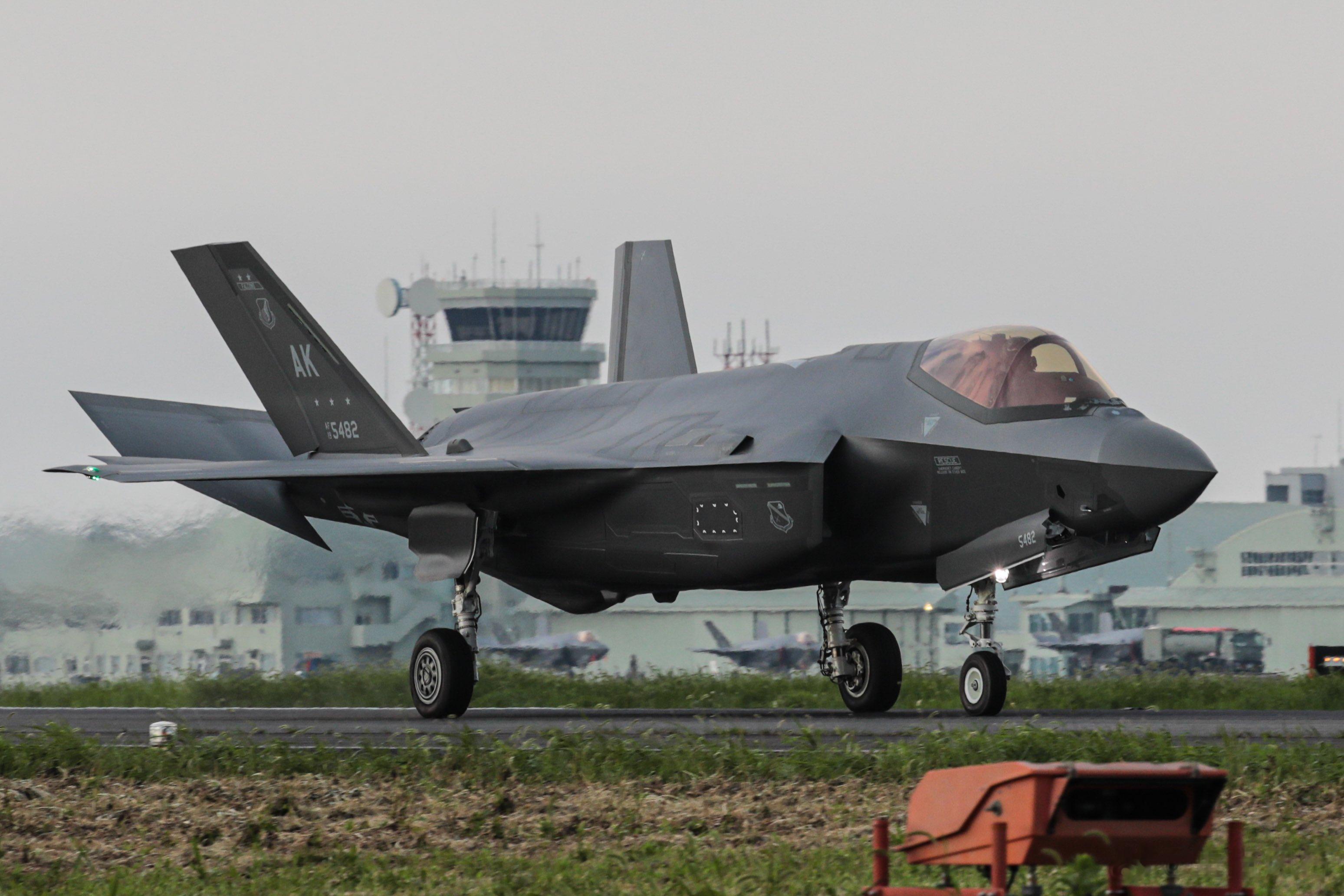 虽然百里基地本场有日本空自的F-35A，但是这几只是美国空军的#航空[超话]##