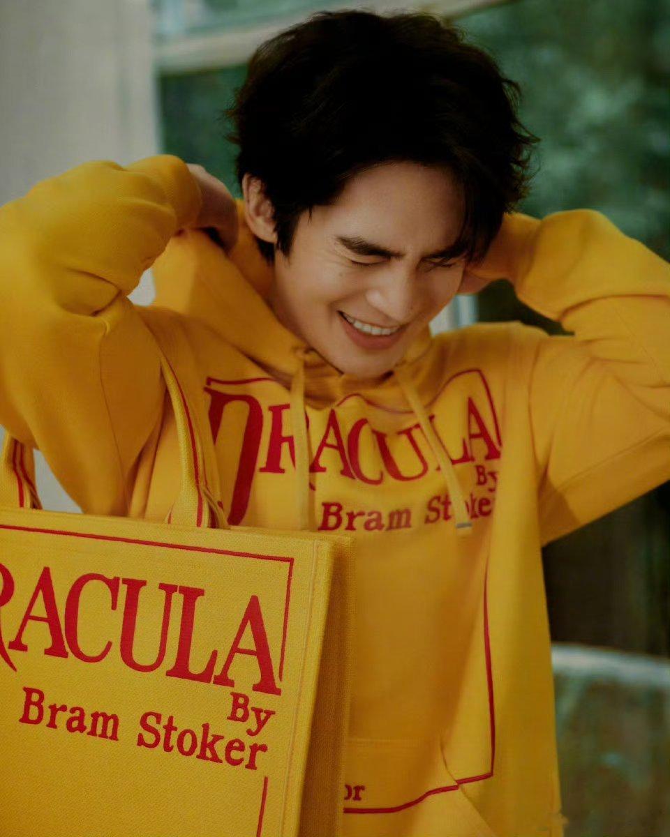 于适新年大片营业，造型来自Dior  好元气于适yosh