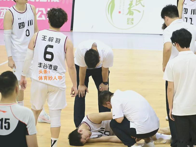 中国篮坛神奇一幕！6人被罚下，场上4打5。
2025年U22男篮全运会资格赛小组