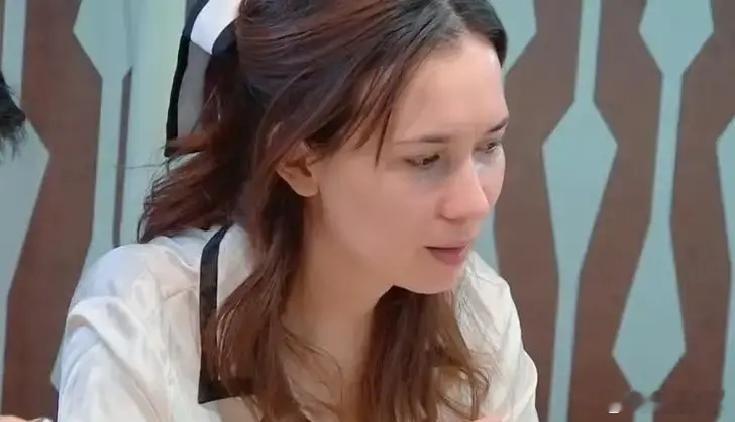 心理医生只对卢靖姗说了7个字：不要做韩庚的妈。  她没哭，坐在那里愣了好一会儿。