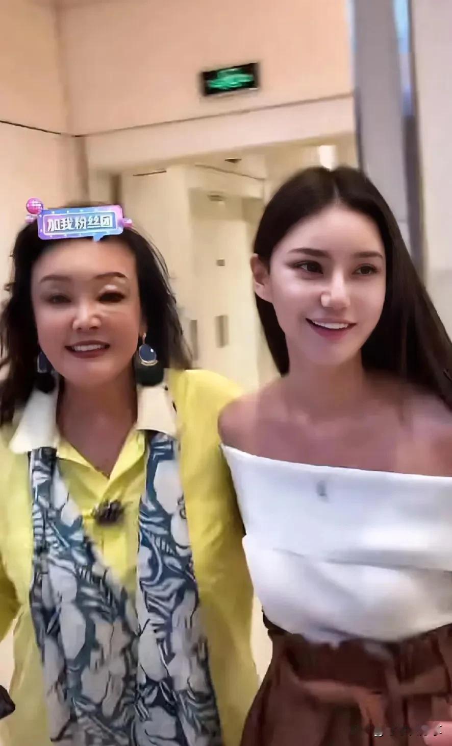 #我的家乡超有戏#马筱梅和张兰婆媳关系相处融洽，可见聪明婆婆遇上机灵媳妇，婆婆把