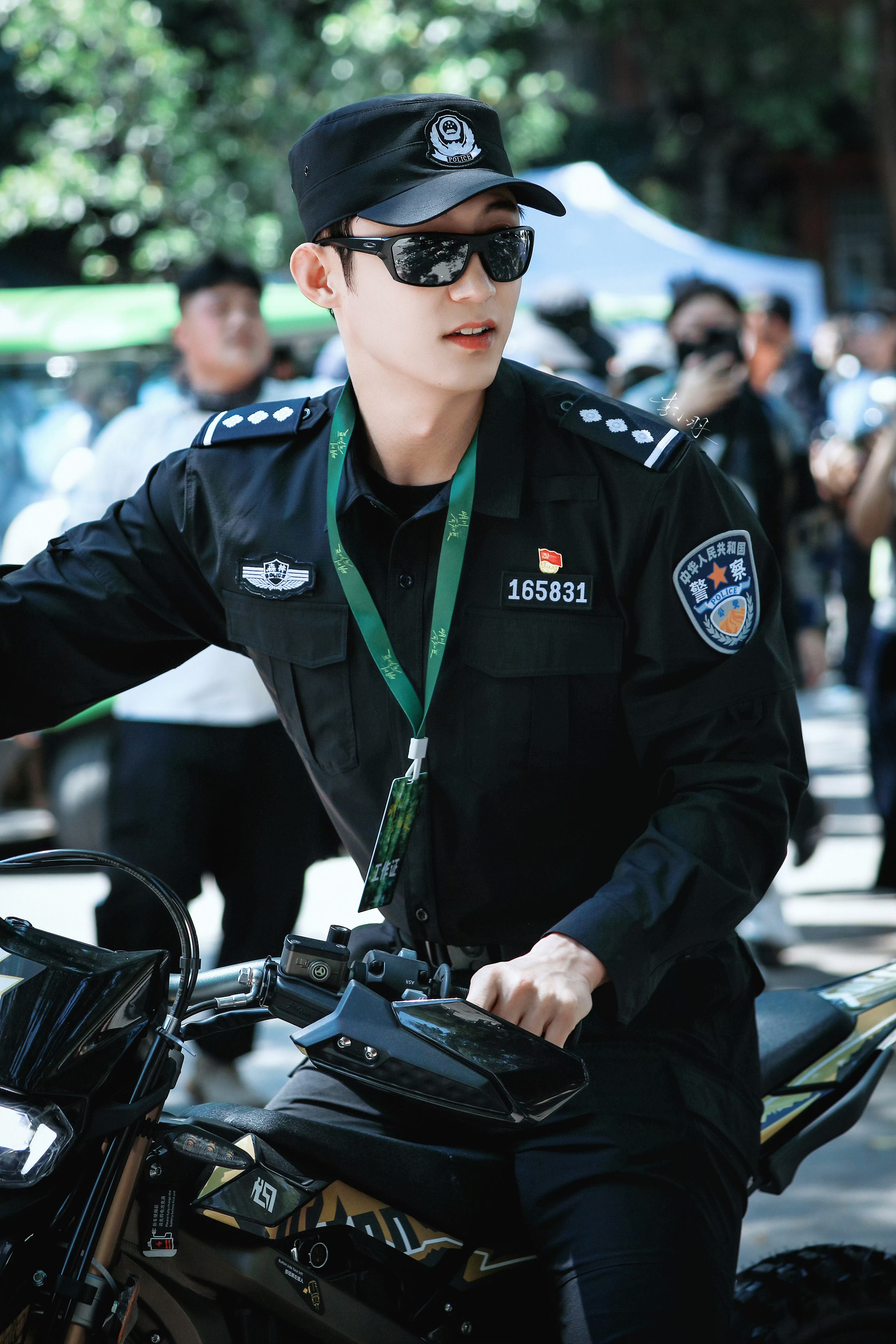 黄景瑜新剧出发西双版纳路透黄sir他来了🏍️在警察赛道真的要无对手了！第一天上