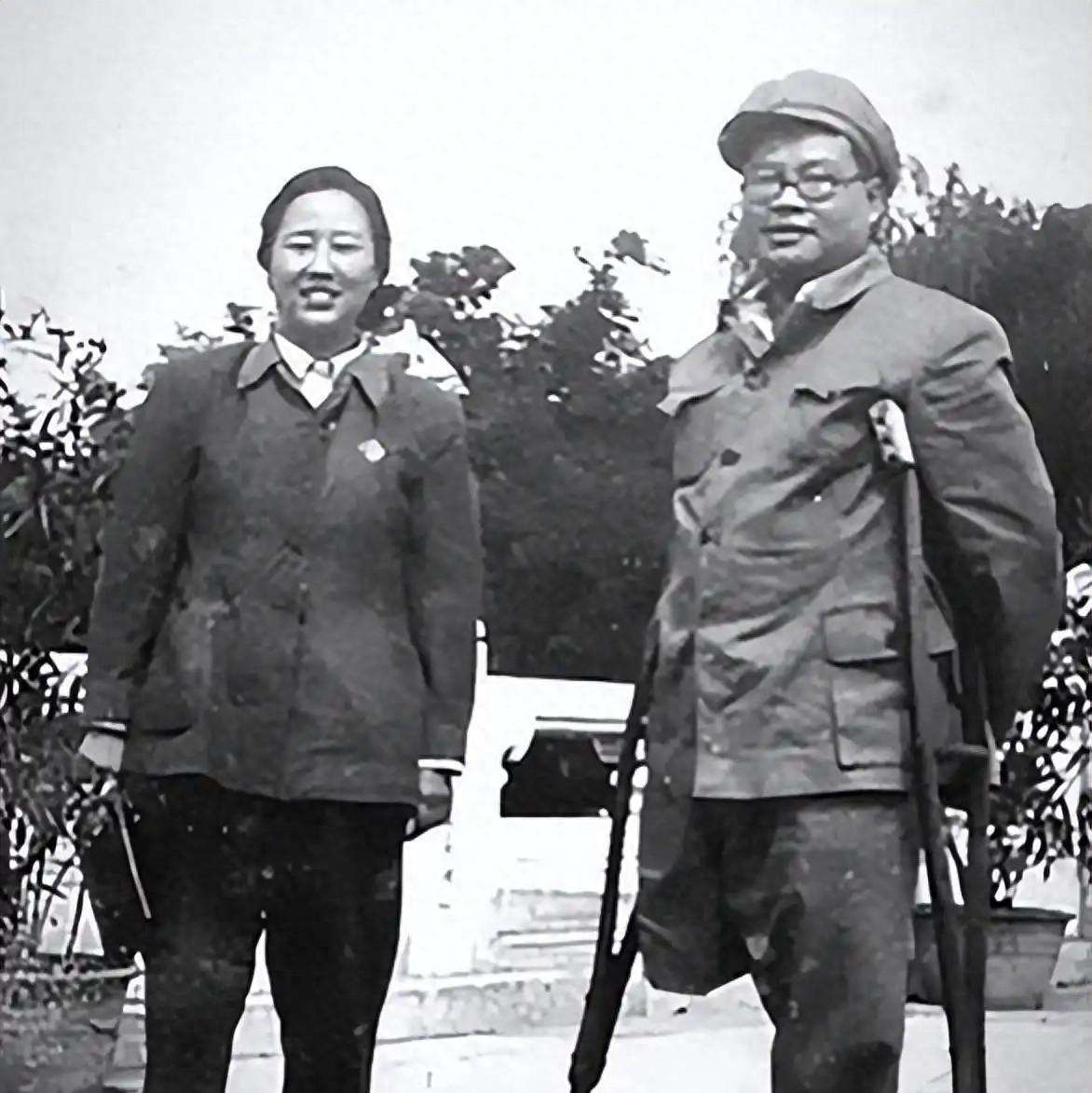 70年代断腿将军钟赤兵因遭到孤立，毛主席当众发怒质问周围人：你们是不是早已忘了自