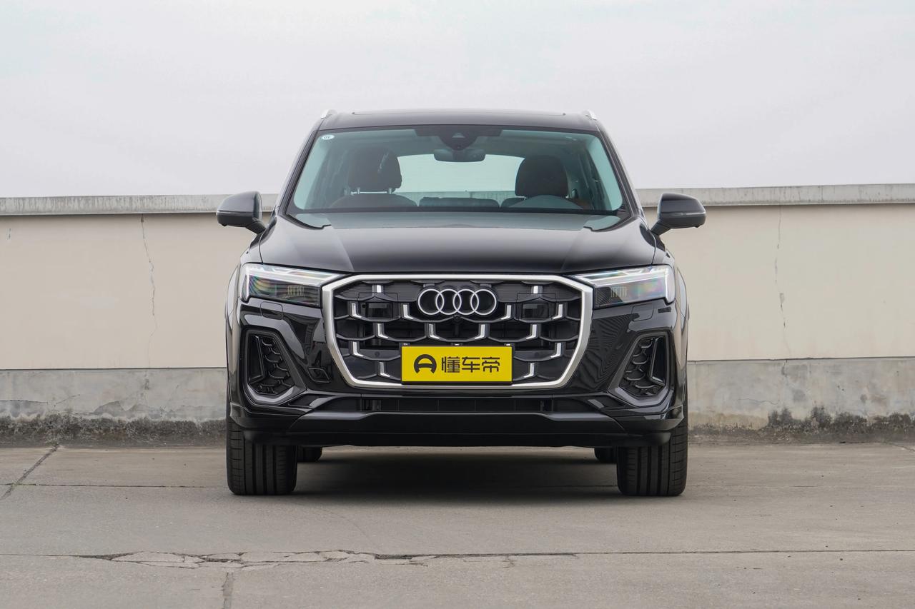 作为普通车主，今天专门开着Q7跑了市区、高速、山路，还试了烂路，这底盘的空气悬架