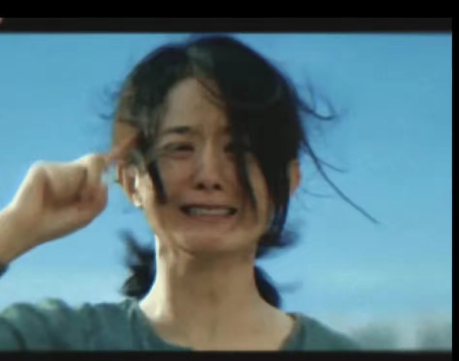 赵丽颖认真对待角色，为拍《第二十条》的时候，苦学两个月的手语。跟听障人士相处体验