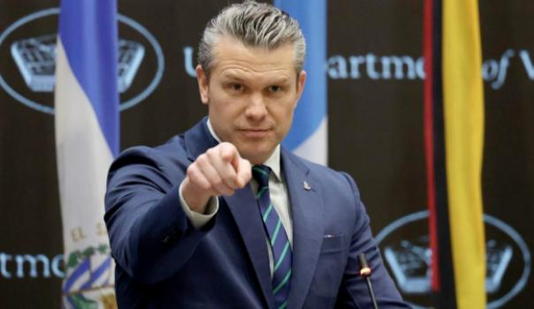 美军这回真是出了大新闻，据美国匿名官员爆料，国防部长赫格塞思直接绕开所有规矩，把