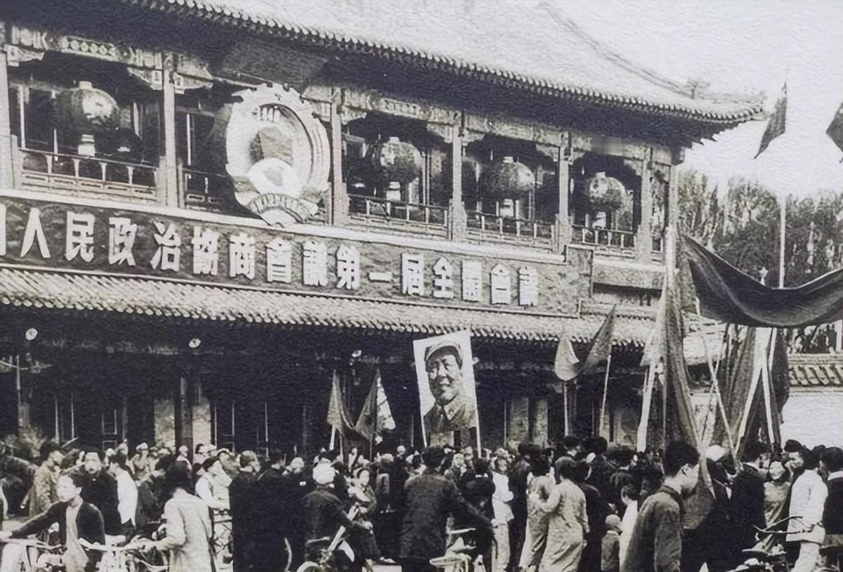 关于新中国国号简称是否保留引发讨论，司徒美堂表示反对：如何向全国百姓清楚表明？