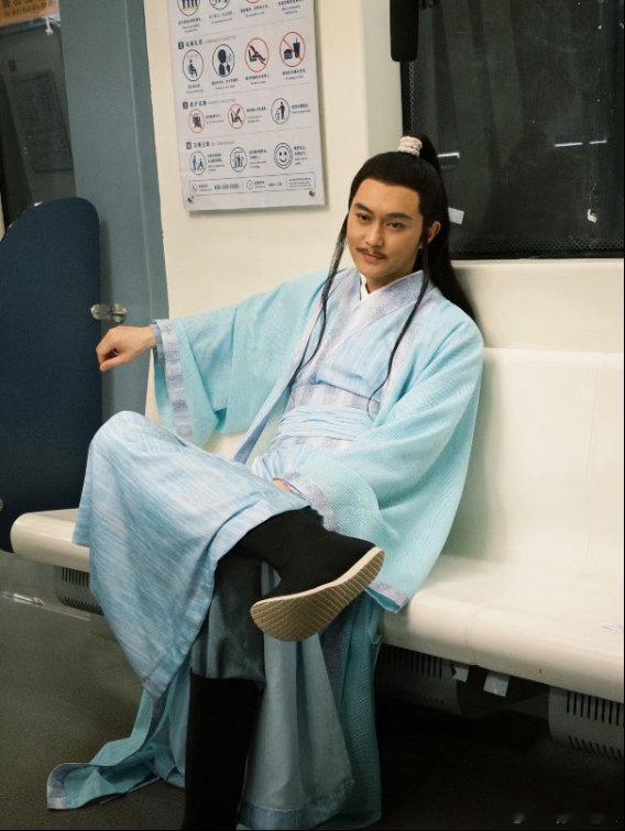 张智霖cos陆小凤我以为这个张智霖是Ai能够看得出来倾注了大量心血，没有简单套用