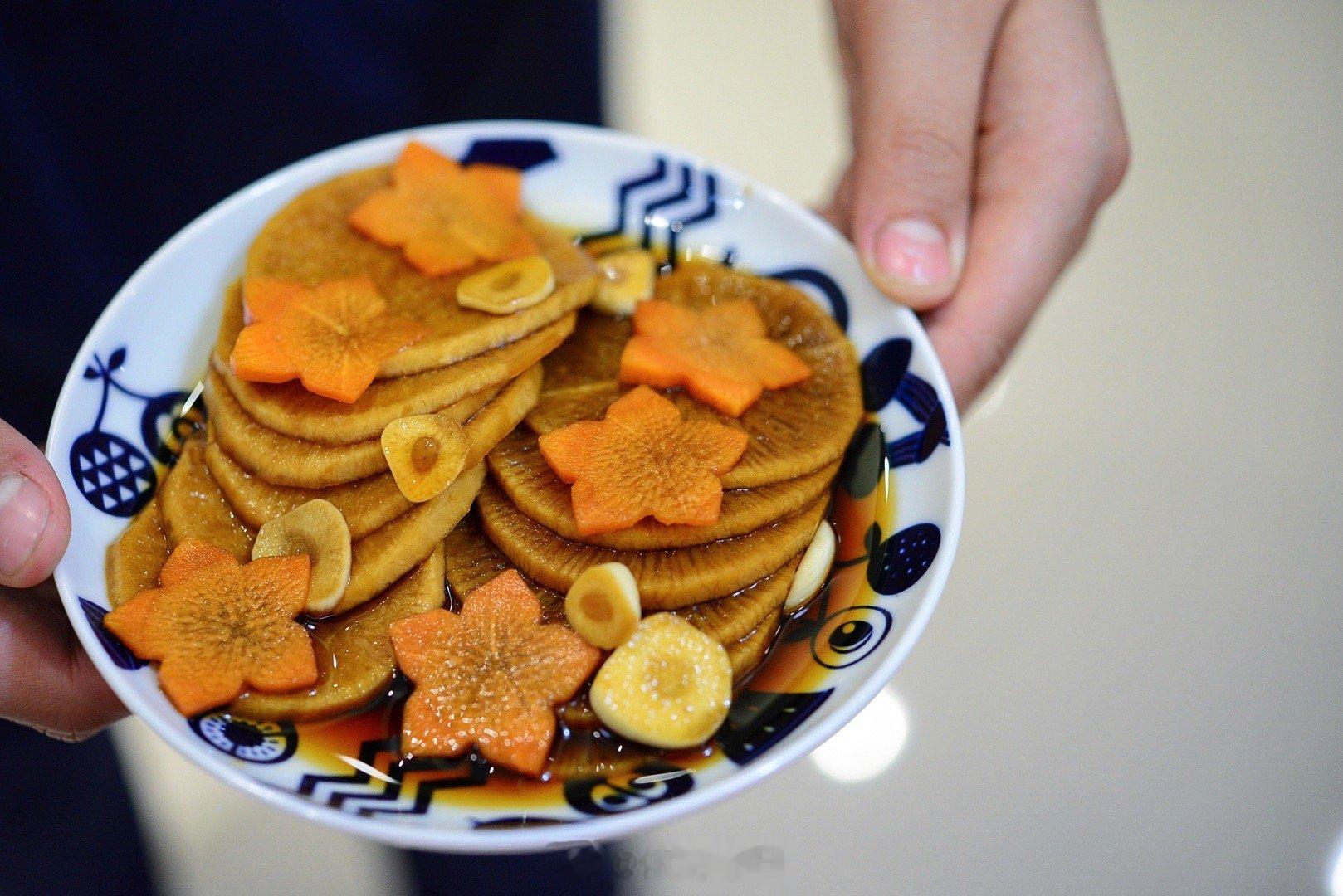 儿子学校的学业，做泡菜。他写了个食谱给我，可能是劳动老师给的。我严格按照配方和他