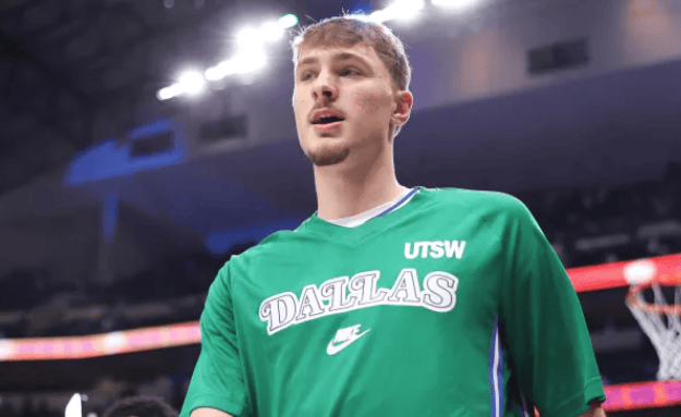 弗拉格本季前15场场均15.5分战绩4-11，后15场场均22.8分8-7