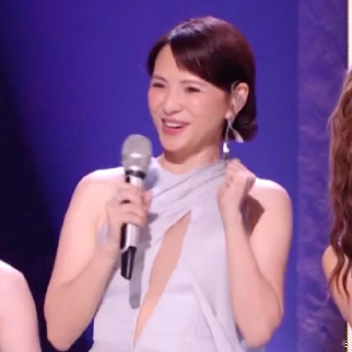 李心洁被内娱狠狠上了一课李心洁五旬影后勇闯内娱 内娱第一课：不会饭撒寸步难行，李