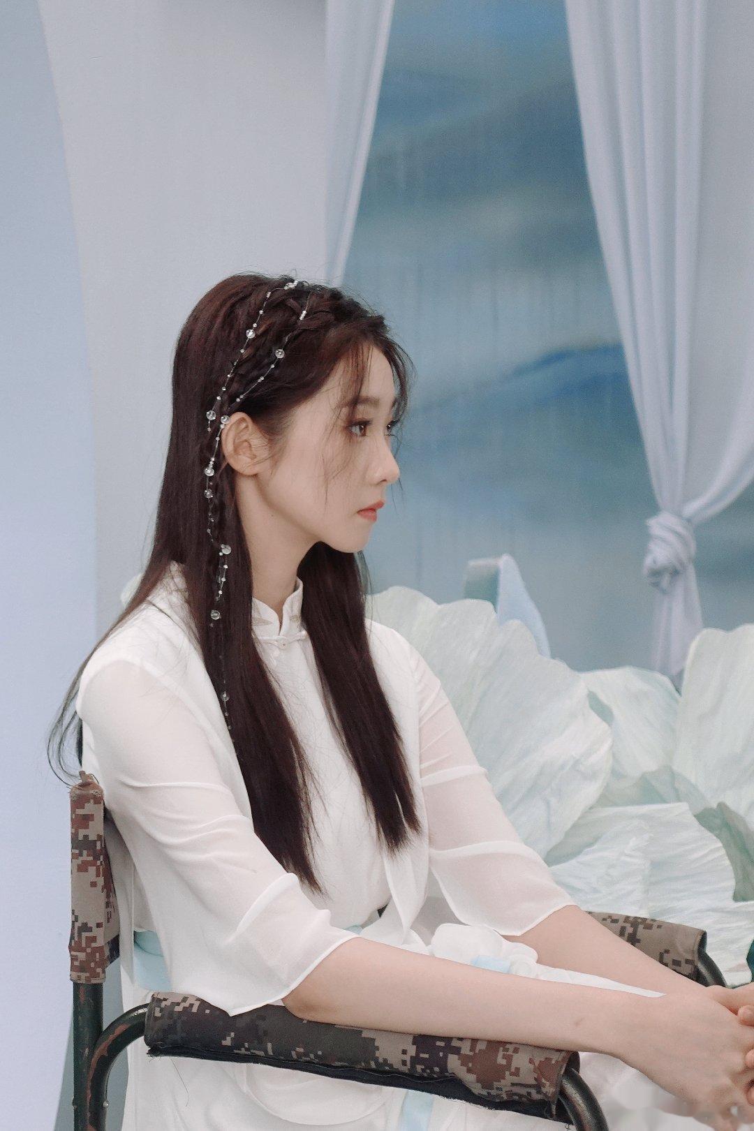 #硬糖少女303##张艺凡# 今日份糖妹新鲜物料张艺凡了不起的中国颜色最新节目海